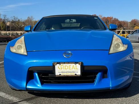Used 2010 Nissan 370Z Touring image 2