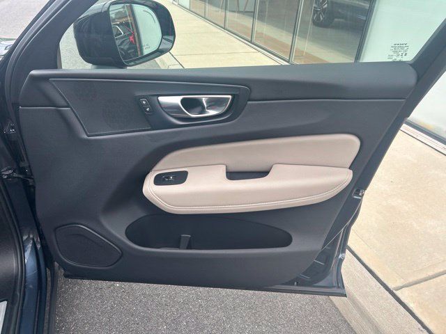Used 2026 Volvo XC60 B5 Plus AWD/4WD image 14