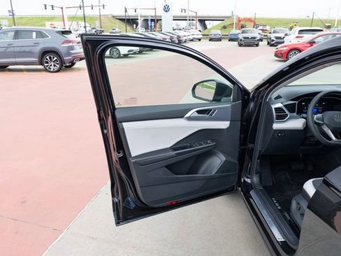 New 2026 Volkswagen Taos SE FWD image 13
