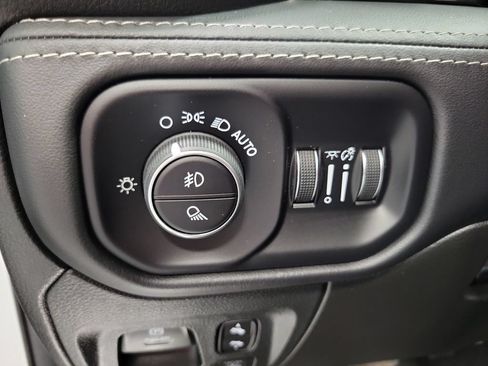 Used 2025 RAM 1500 Limited AWD/4WD image 33