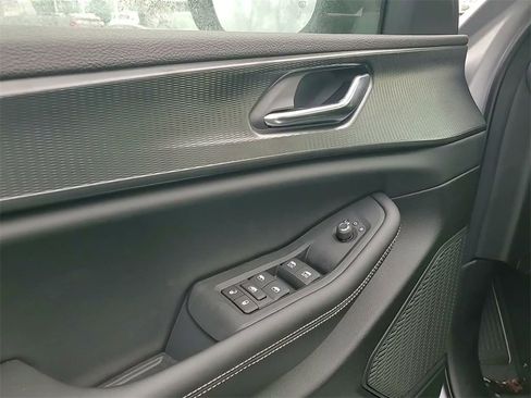 New 2025 Jeep Grand Cherokee Altitude image 24