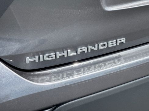 Used 2023 Toyota Highlander XLE FWD image 33