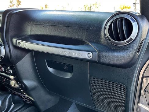 Used 2017 Jeep Wrangler Unlimited Sport w/ Quick Order Package 23S image 18