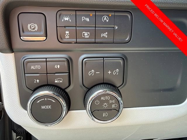 Used 2025 Chevrolet Tahoe Premier AWD/4WD image 12