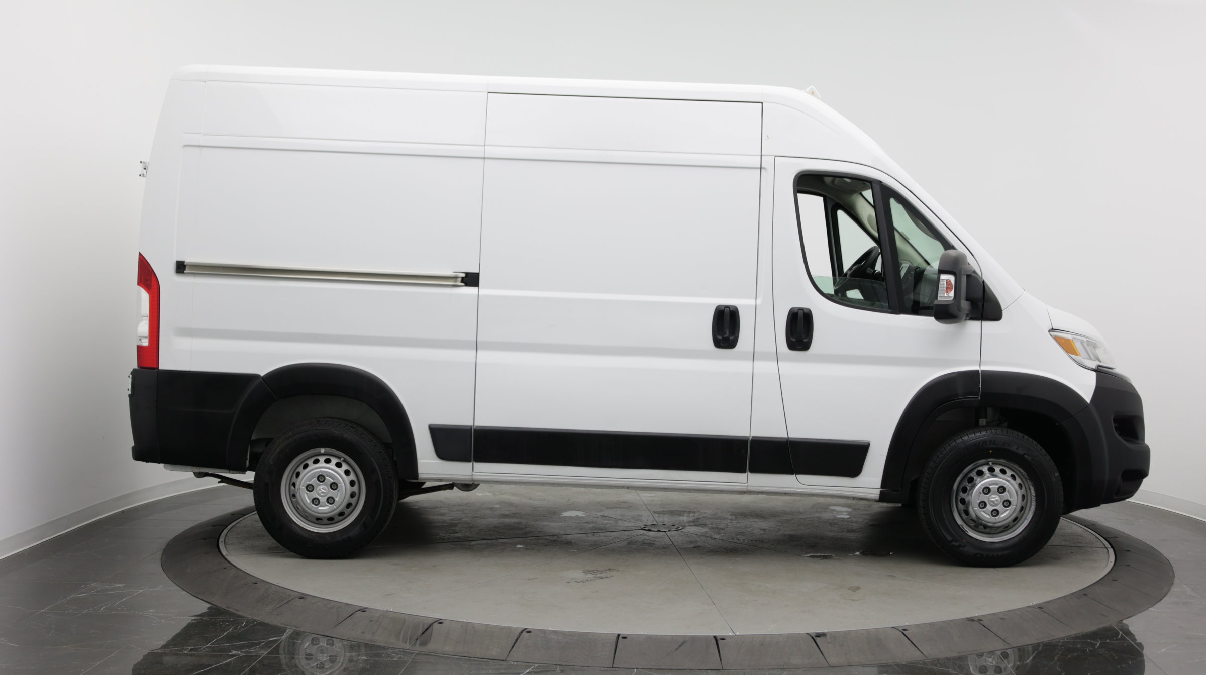 Used 2024 RAM ProMaster 2500 w/ Convenience Group FWD image 8