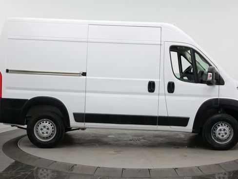 Used 2024 RAM ProMaster 2500 w/ Convenience Group FWD image 8