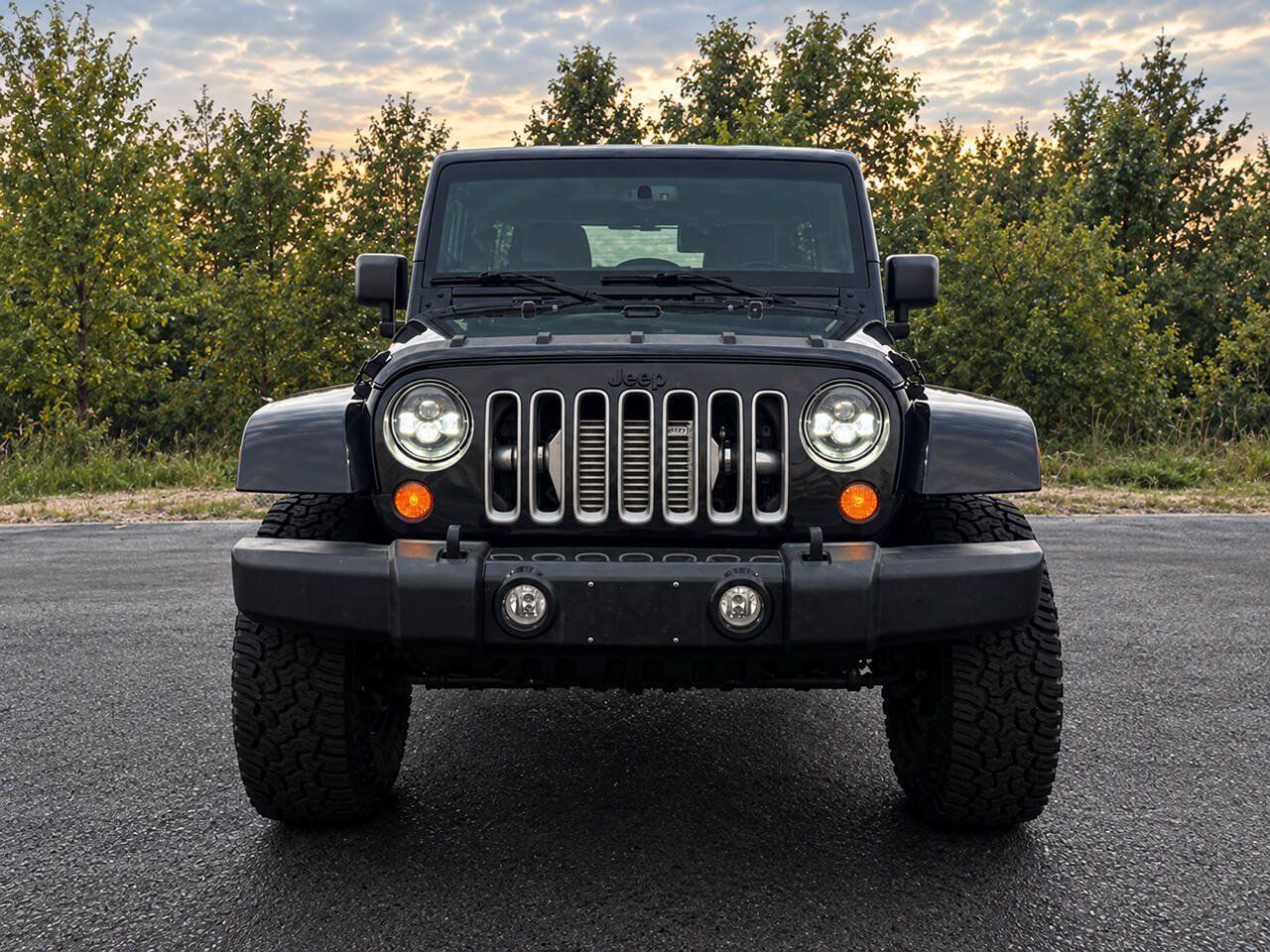 Used 2018 Jeep Wrangler Unlimited Sahara w/ Connectivity Group AWD/4WD image 3