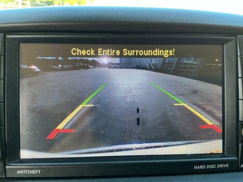 Used 2016 Chrysler Town & Country Touring FWD image 16