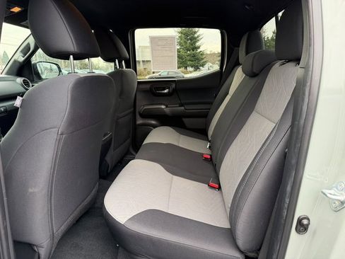 Used 2022 Toyota Tacoma TRD Sport image 16