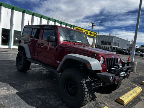 Used 2011 Jeep Wrangler Unlimited Rubicon w/ Connectivity Group image 7