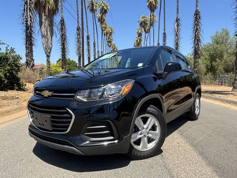 Used 2020 Chevrolet Trax LS FWD image 1