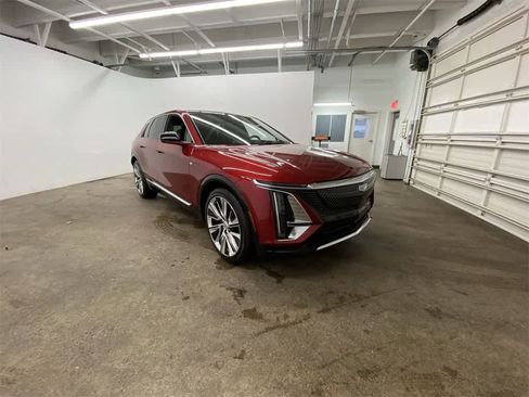 Certified 2024 Cadillac Lyriq Luxury w/ LPO, Floor Liner Package image 8