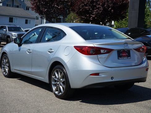 Used 2018 MAZDA MAZDA3 Touring FWD image 3