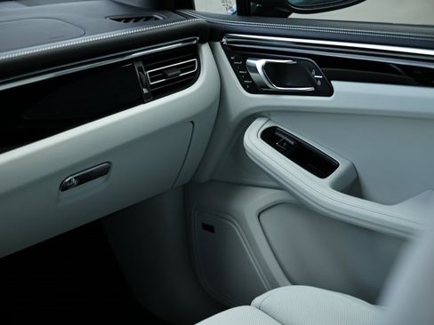 New 2026 Porsche Macan image 33