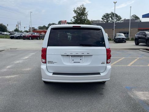 Used 2019 Dodge Grand Caravan SXT FWD image 5