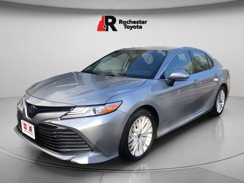 Used 2020 Toyota Camry XLE FWD image 3