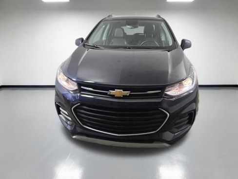 Used 2021 Chevrolet Trax LT w/ Driver Confidence Package image 2