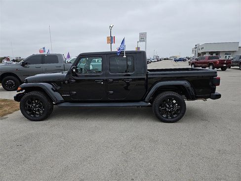 Certified 2023 Jeep Gladiator Overland image 2