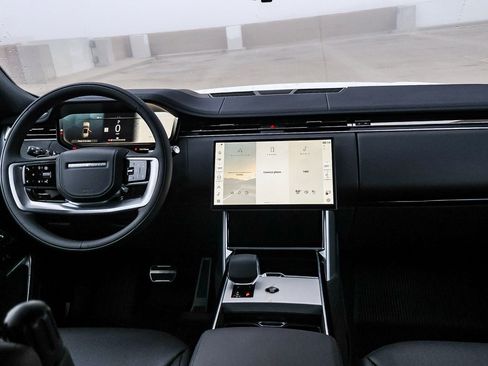 New 2025 Land Rover Range Rover SE image 24