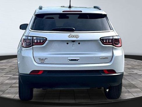 Used 2024 Jeep Compass Latitude image 4