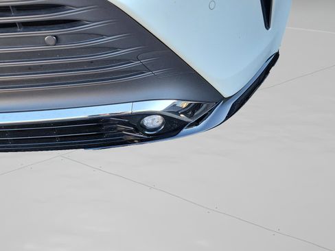 Certified 2023 Toyota Venza XLE image 27