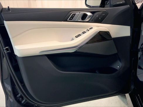 New 2026 BMW X5 xDrive50e image 10