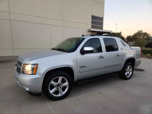 Used 2013 Chevrolet Avalanche LT w/ Texas Edition image 3