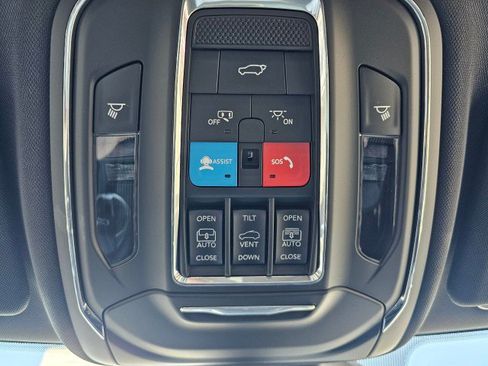 Certified 2024 Jeep Grand Cherokee Limited w/ Luxury Tech Group II AWD/4WD image 40