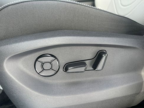 New 2026 Volkswagen Tiguan SE R-Line image 4