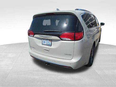 Used 2017 Chrysler Pacifica Limited FWD image 4