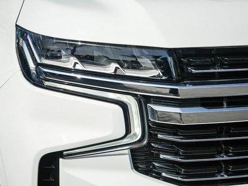 Used 2023 Chevrolet Suburban LT w/ Luxury Package RWD image 8