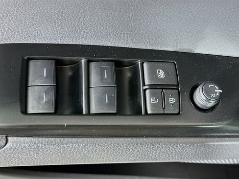 Used 2025 Toyota Camry SE image 15