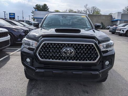 Used 2019 Toyota Tacoma TRD Sport image 2