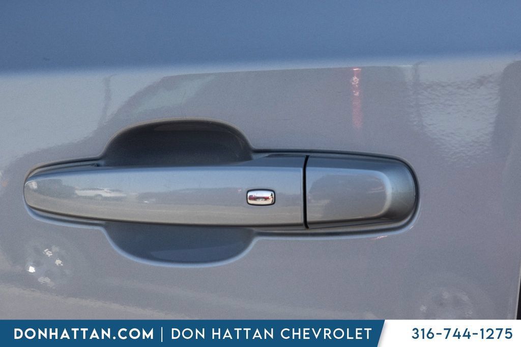 Used 2023 Chevrolet Traverse LT w/ LT Premium Package AWD/4WD image 25