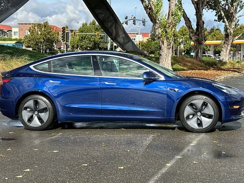 Used 2018 Tesla Model 3 Mid Range image 3