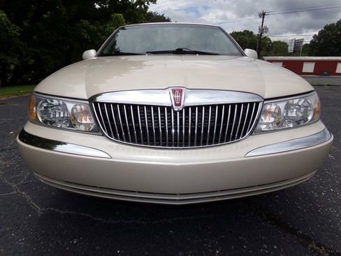 Used 2001 Lincoln Continental image 2