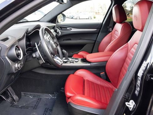 Used 2024 Alfa Romeo Stelvio Veloce image 24