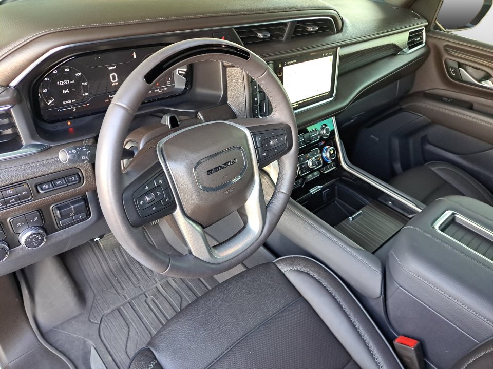 Used 2023 GMC Yukon XL Denali w/ Advanced Technology Package AWD/4WD image 9