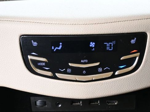 Used 2020 Cadillac Escalade Luxury w/ Escalade Sport Edition image 20