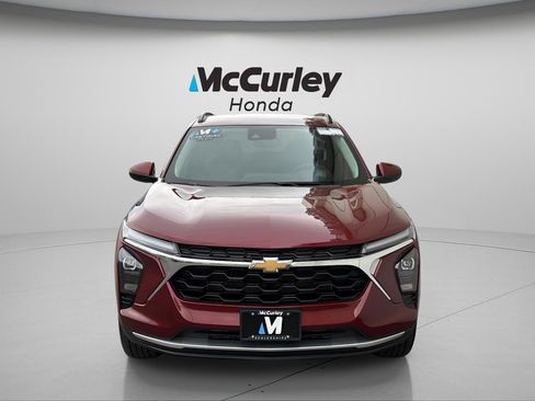 Used 2025 Chevrolet Trax LT w/ Driver Confidence Package image 8