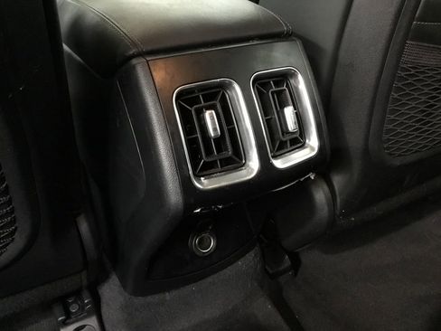 Used 2025 Kia Sorento S image 28