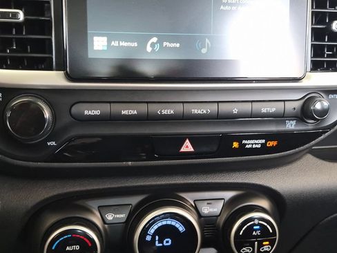 Used 2025 Hyundai Venue SEL FWD image 18