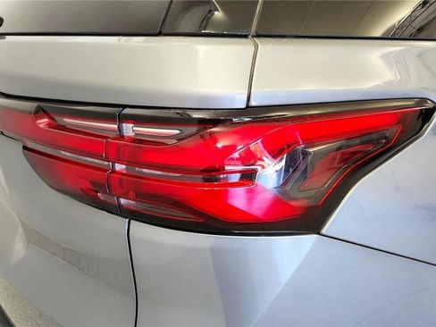 Used 2024 Chevrolet Traverse LT w/ LPO, Floor Liner Package AWD/4WD image 15