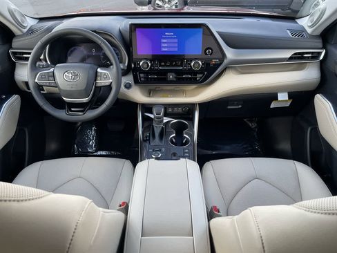 Used 2023 Toyota Highlander Limited image 17