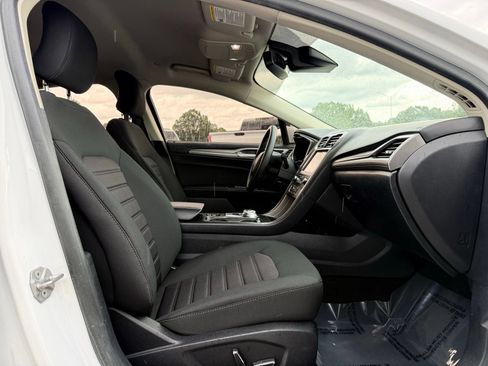 Used 2019 Ford Fusion SE FWD image 20