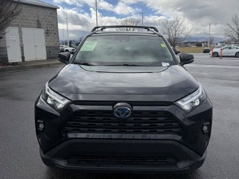 Used 2023 Toyota RAV4 XLE Premium image 3