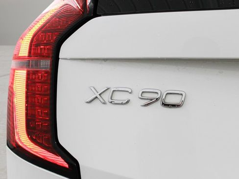 Used 2025 Volvo XC90 B5 Ultra AWD/4WD image 32