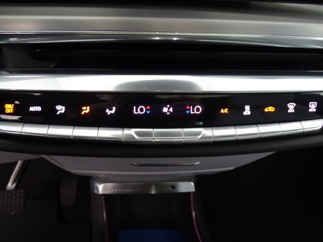 Certified 2024 Cadillac Lyriq Luxury w/ LPO, Floor Liner Package AWD/4WD image 13