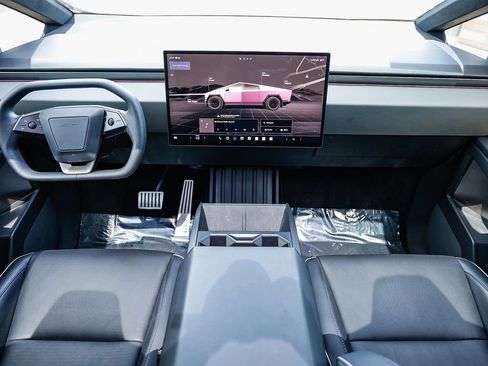 Used 2024 Tesla Cybertruck AWD Crew Cab image 10