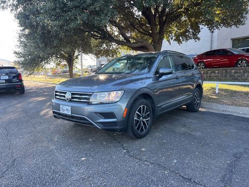 Used 2021 Volkswagen Tiguan SE image 3